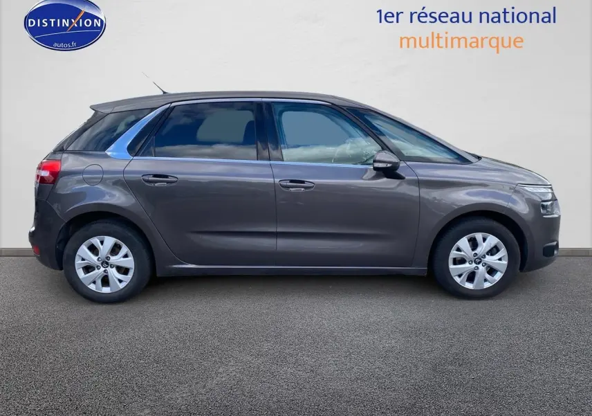 Profil côté gauche d'une Citroën C4 Picasso gris 2016 avec vitres teintées et jantes alu visibles.