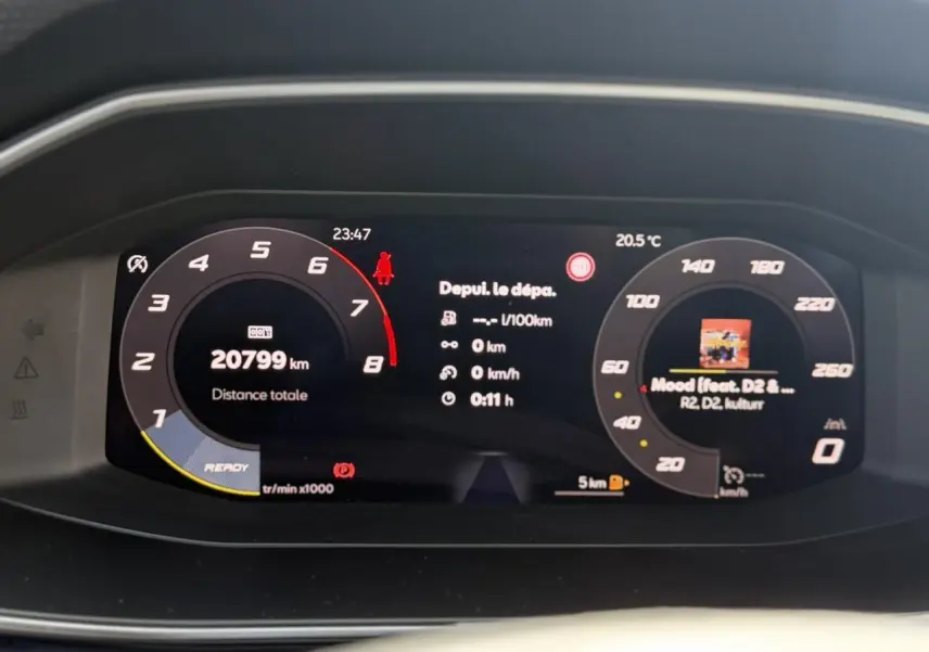 Tableau de bord numérique du SEAT LEON ST 1.5 TSI 2025 affichant 20 799 km et informations de conduite.
