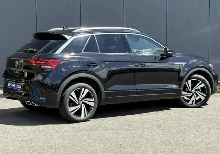 Volkswagen T-Roc noir intense en vue latérale droite, avec jantes alliage 18" Nevada et finitions R-Line visibles.