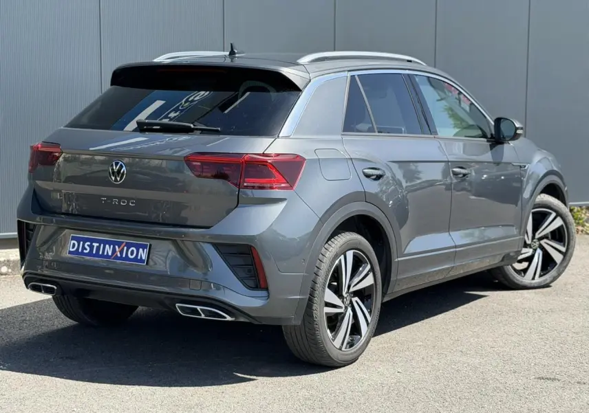 Volkswagen T-Roc gris Indium en 3/4 arrière droit avec jantes alliage 18" Nevada et feux Matrix LED.