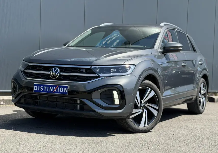 Volkswagen T-Roc 1.5 TSI R-Line gris Indium en 3/4 avant avec jantes alliage 18 pouces Nevada et phares Matrix LED.