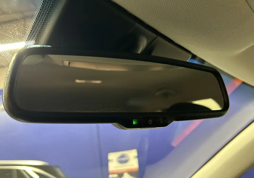 Rétroviseur intérieur avec indication de fonction activée dans Hyundai i30 SW T-GDI 120CH Family Smart 2022.