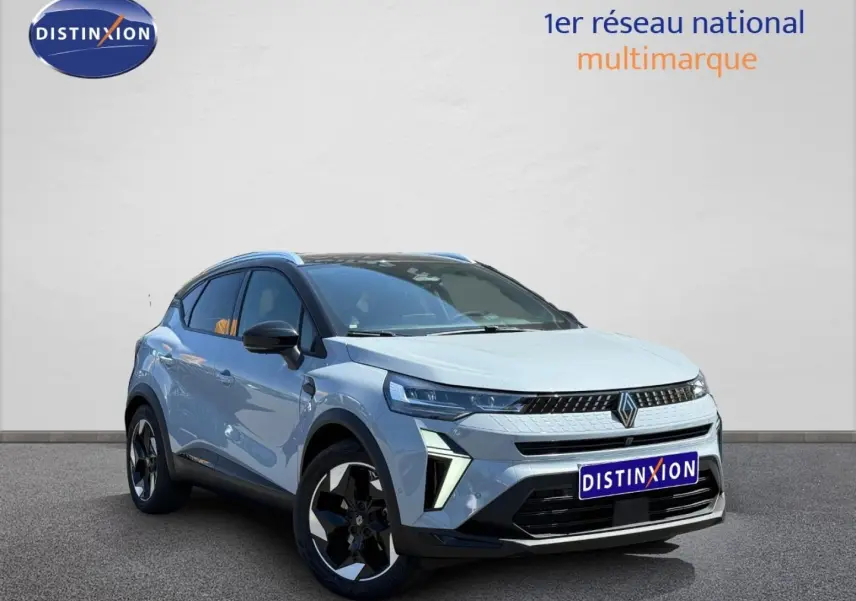 Renault Captur 2025 gris Rafale métallisé vue 3/4 avant avec toit noir et jantes alu noires distinctives.