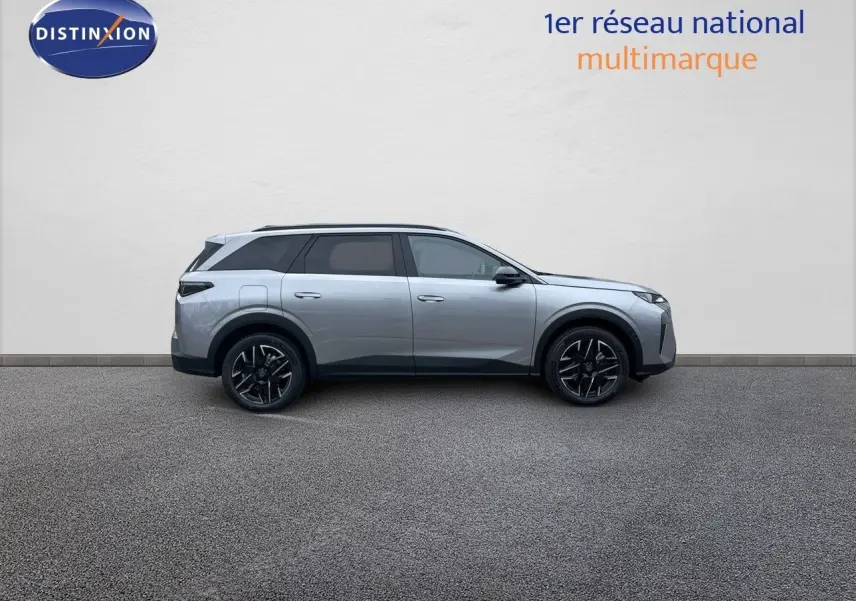 Peugeot 5008 Hybrid gris Artense métal, vue profil côté gauche, jantes noires et toit noir contrasté.