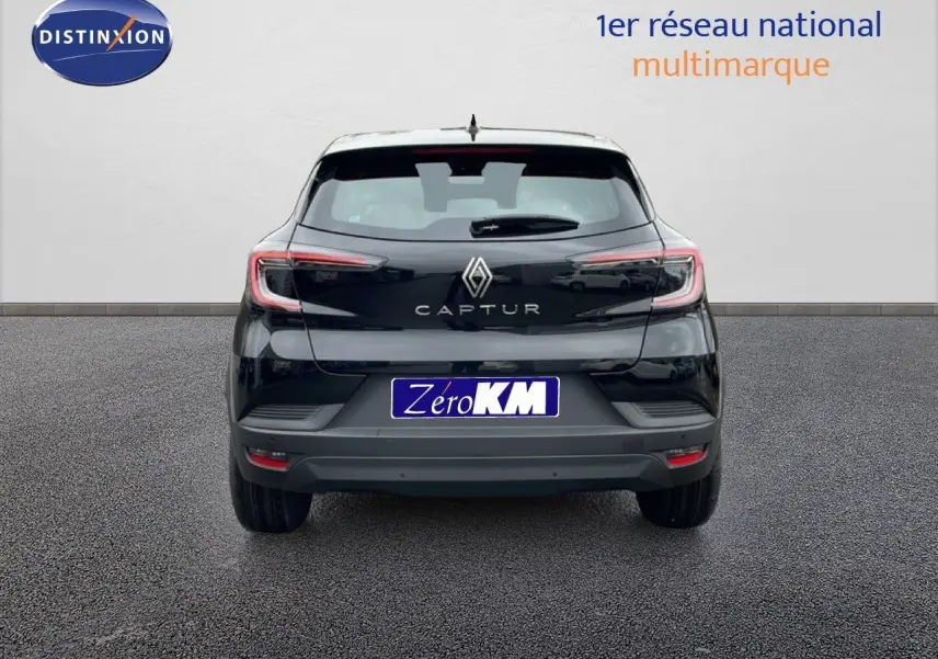 Vue arrière d'un Renault Captur noir étoile métal 2025 avec feux LED et logo central bien visibles.