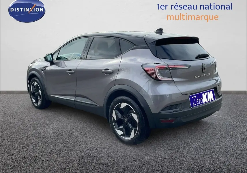 Renault Captur E-Tech hybride gris cassiopée métal avec toit noir, vue 3/4 arrière côté gauche.