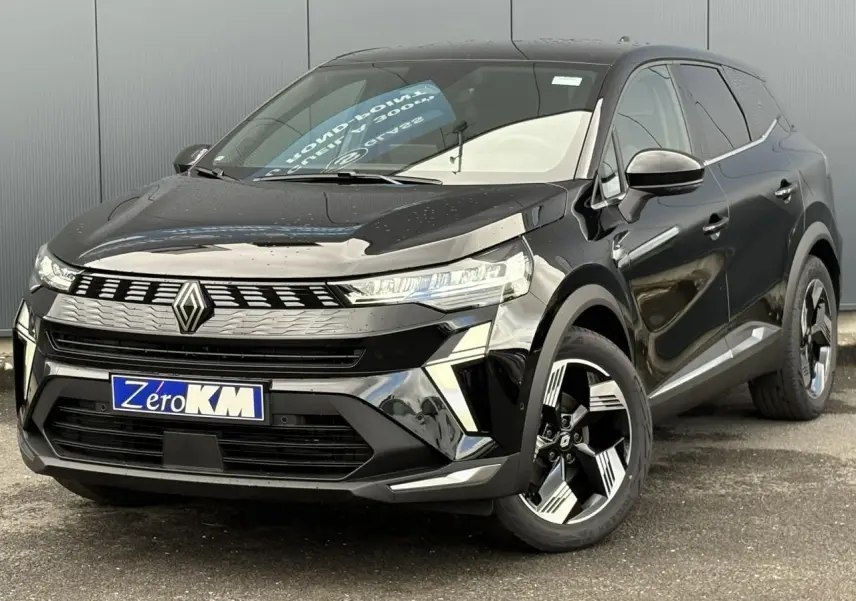 Renault Symbioz noir étoile en 3/4 avant droit, avec jantes 18 pouces et calandre chromée distinctive.