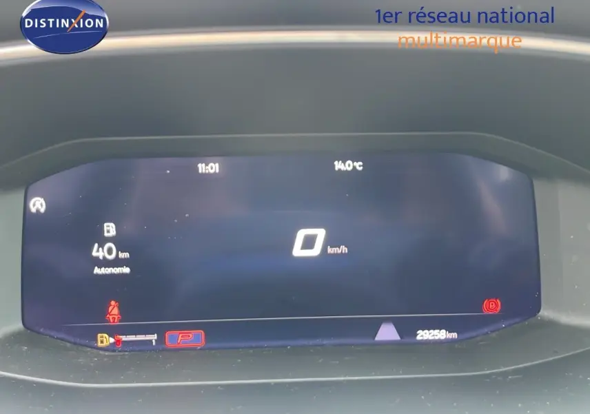 Affichage numérique du tableau de bord du SEAT LEON ST 2023, montrant vitesse zéro et autonomie 40 km.