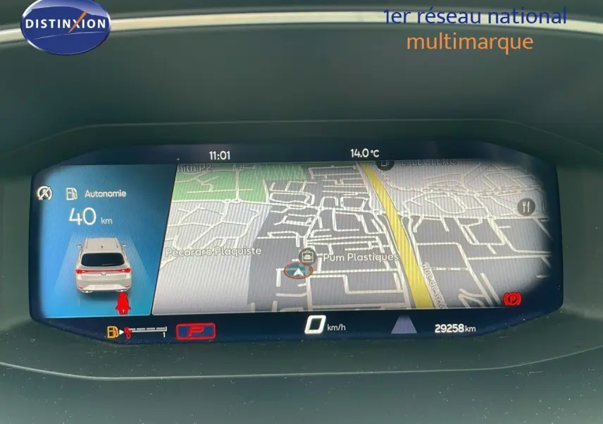 Écran numérique du tableau de bord du SEAT Leon ST 2023 affichant la navigation et l'autonomie de 40 km.