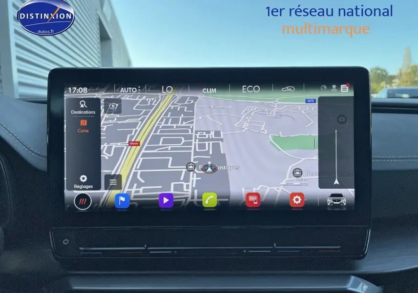 Écran tactile central du tableau de bord du CUPRA Formentor gris magnétique 2024, affichant la navigation GPS.