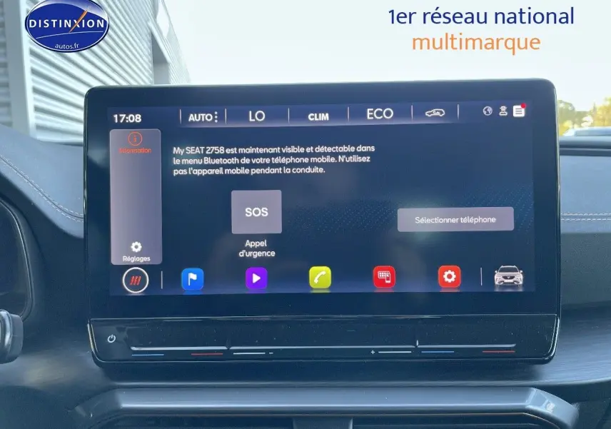Écran tactile central du tableau de bord de la CUPRA Formentor 1.4 E-HYBRID 2024 affichant le menu Bluetooth et climatisation.