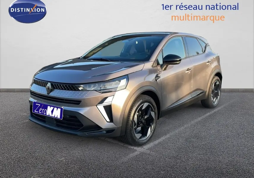 Renault Captur E-Tech hybride gris cassiopée métal vu en 3/4 avant droit avec jantes bi-ton noires.