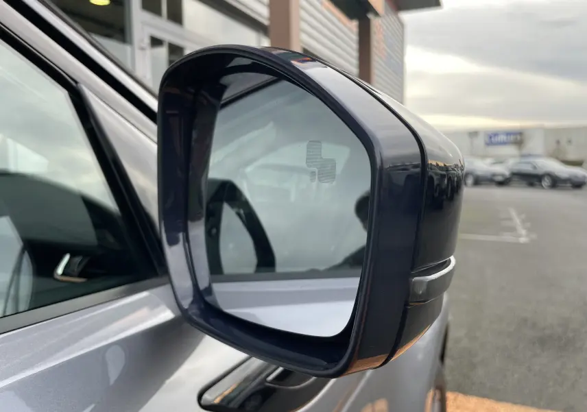 Écran tactile central du Range Rover Evoque 2021 en Eiger Grey, affichant l'interface Apple CarPlay colorée.