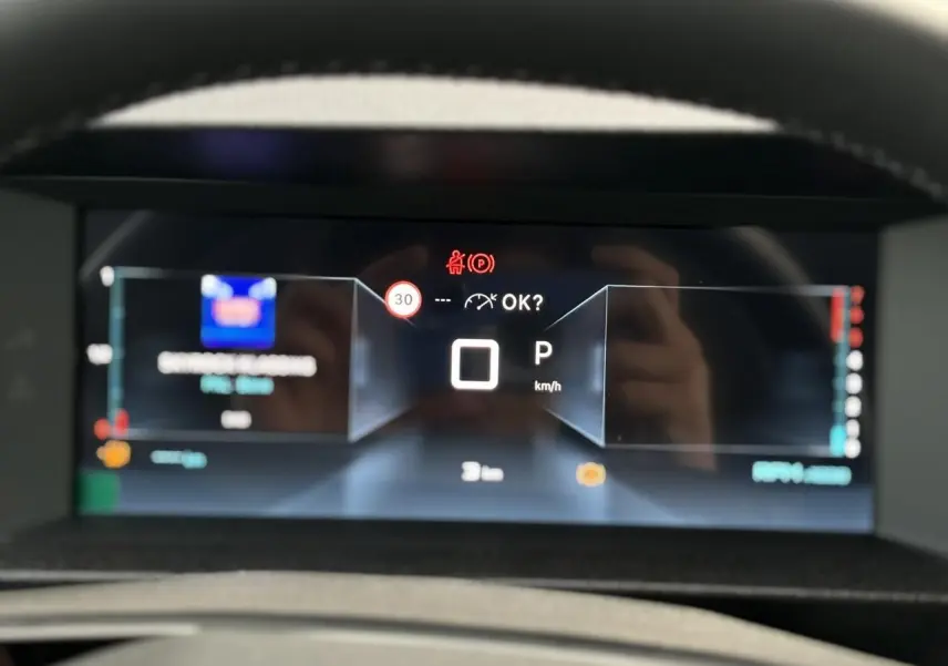 Combiné numérique 10'' couleur du Citroën Jumpy XL 2025, affichage vitesse et aides à la conduite au tableau de bord.