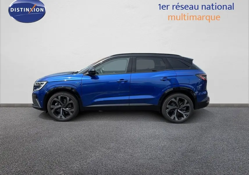 Renault Austral E-Tech hybride bleu Iron Metal avec toit noir, vue profil côté gauche sur fond neutre.