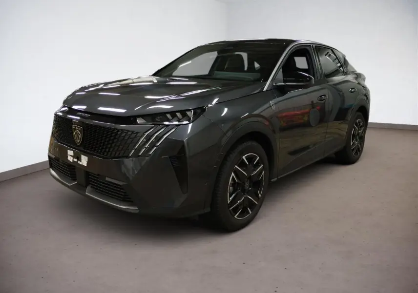 Peugeot 3008 Hybrid gris titane vue 3/4 avant droit avec jantes alliage noires et toit noir perla.