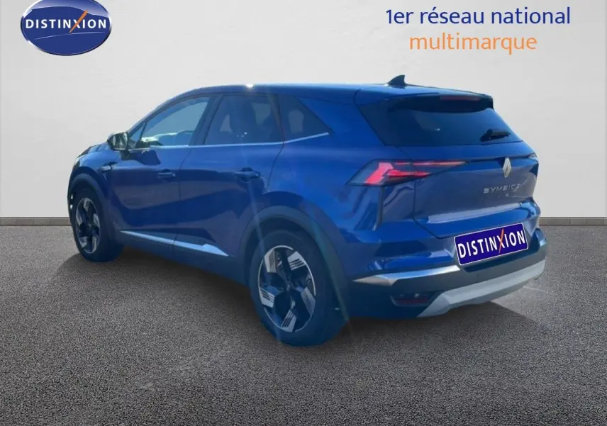 Vue 3/4 arrière droite d'un Renault Symbioz bleu iron metal avec feux LED et jantes bi-ton.