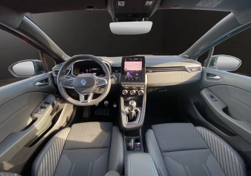 Vue intérieure avant de la Renault Clio V TCE 90 Esprit Alpine 2025, sièges noirs et tableau de bord moderne avec écran tactile.