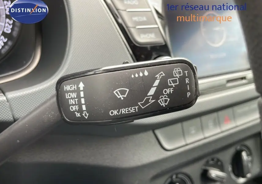 Détail de la console centrale de la Skoda Fabia 2019 avec écran tactile et commandes multimédia en finition noire.