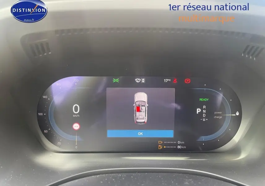 Tableau de bord numérique du Volvo XC60 T6 hybride 2024 affichant la vitesse à 0 km/h et l’état des portes.