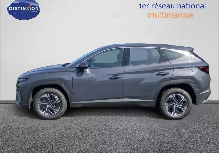 Vue latérale droite du Hyundai Tucson 2026 gris Ecotronic Metal avec jantes alliage et lignes modernes distinctives.