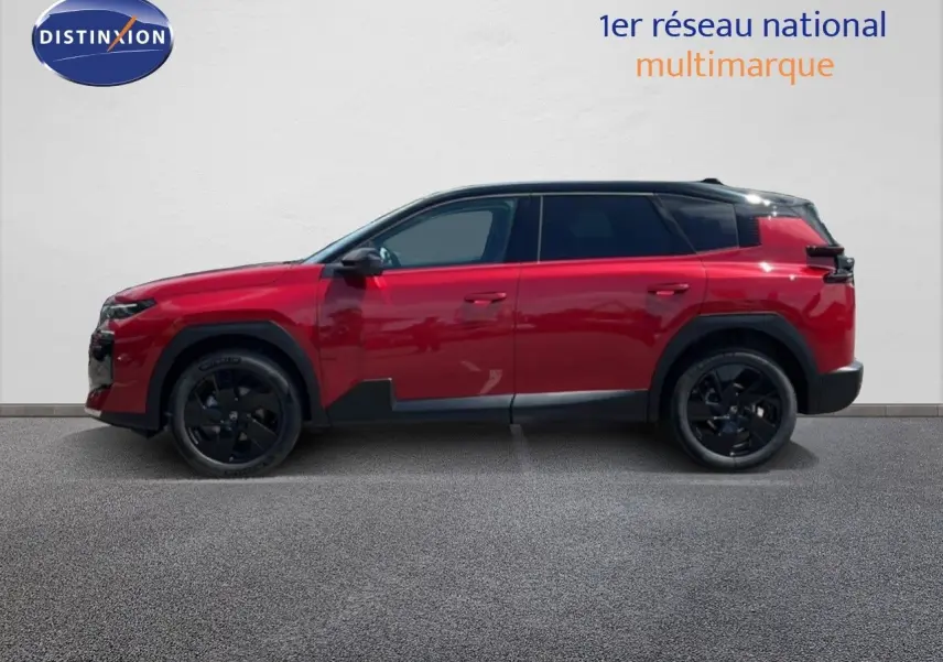 Profil latéral gauche du Citroën C5 Aircross Hybrid 145ch en rouge rubis métallisé avec jantes noires et toit noir contrasté.