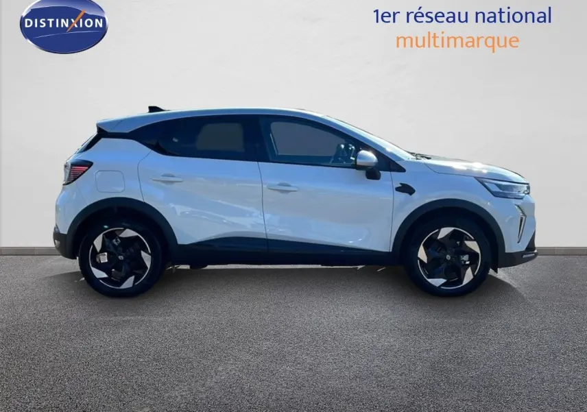 Profil côté gauche du Renault Captur E-Tech hybride blanc nacré avec toit gris et jantes noires distinctives.
