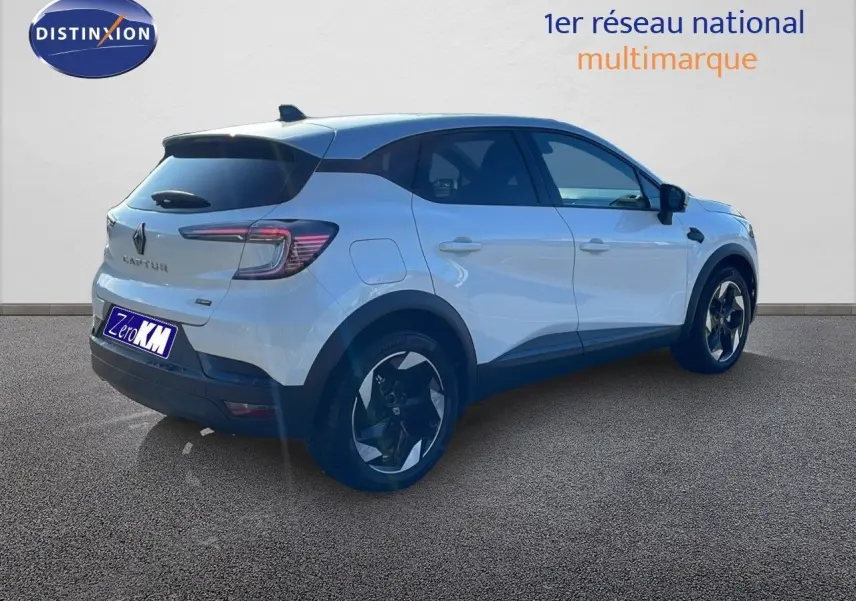 Renault Captur E-Tech hybride blanc nacré vue 3/4 arrière côté droit avec toit gris métallisé.