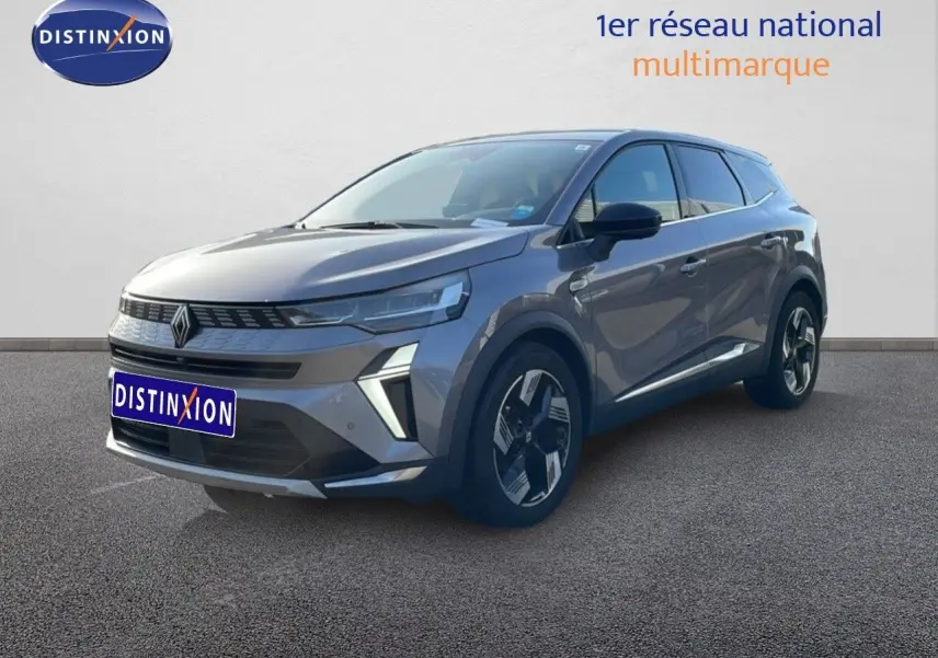 Vue 3/4 avant d'un Renault Symbioz gris cassiopée métal avec signature lumineuse LED et jantes stylisées.
