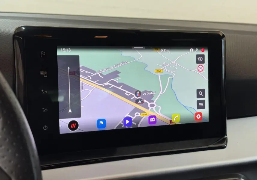 Écran tactile 9,2 pouces affichant la navigation 3D dans l'habitacle de la SEAT IBIZA 2024.