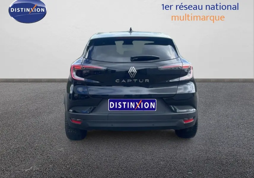 Vue arrière du Renault Captur noir étoile métal avec toit gris, mettant en valeur ses feux LED et son logo central.