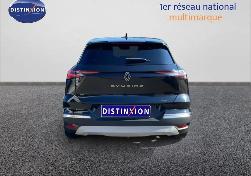 Vue arrière d’un Renault Symbioz noir étoile métal 2025 avec feux arrière fins et hayon fermé.
