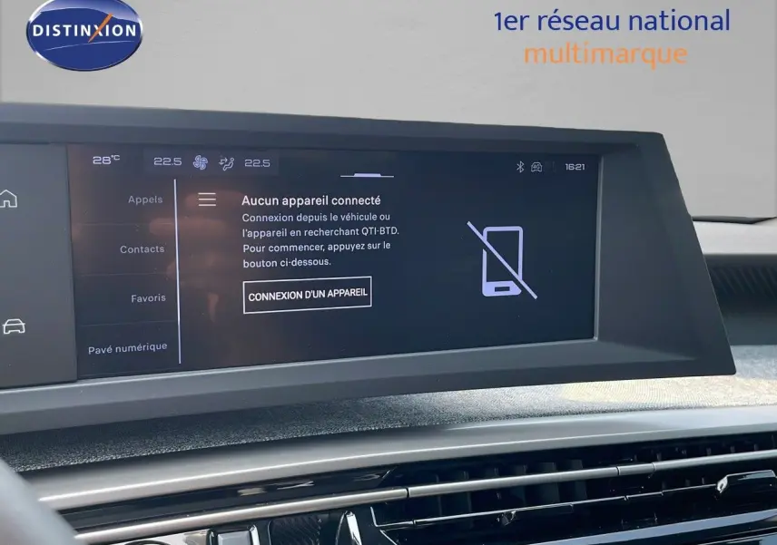 Écran tactile central du tableau de bord du Peugeot 3008 gris Artense, affichant l'interface de connexion Bluetooth.