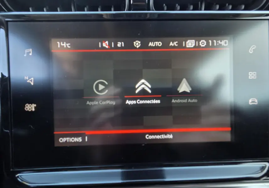 Écran tactile central de la Citroën C3 Aircross 2021 affichant les options Apple CarPlay et Android Auto