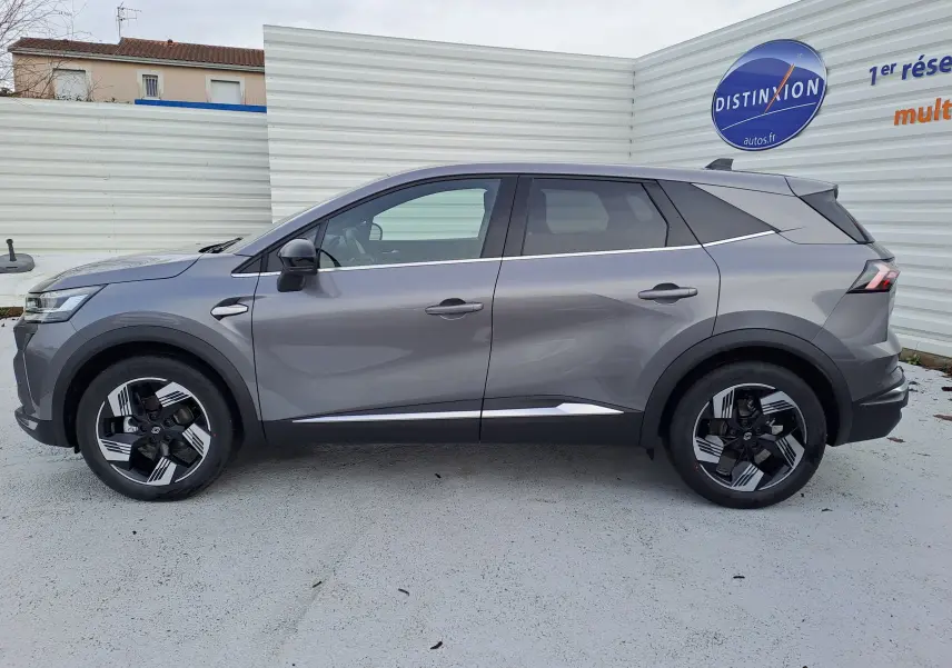 Vue latérale droite du Renault Symbioz gris Cassiopée 2025 avec jantes au design moderne et lignes épurées.