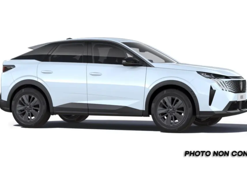 Peugeot 3008 blanc Okenite en profil droit, avec toit noir contrasté et jantes foncées, vue extérieure nette.