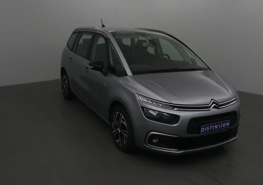 Citroën Grand C4 Spacetourer gris Artense en 3/4 avant droit, avec calandre distinctive et jantes alliage.