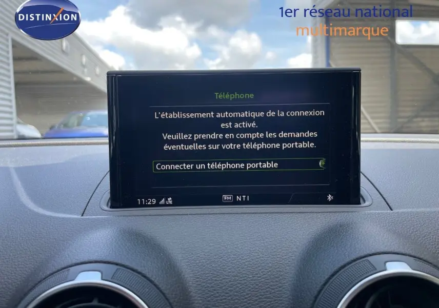Écran central affichant la connexion Bluetooth dans l'Audi A3 Sportback 35 TFSI 2020, vue intérieure du tableau de bord.