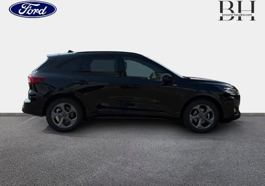 Profil droit d'un Ford Kuga 2025 noir Agate métallisé avec jantes alliage et vitres surteintées.