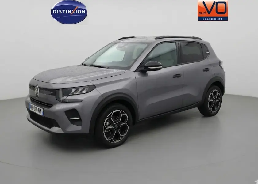 Citroën C3 gris vue 3/4 avant droit avec jantes alliage 17 pouces et barres de toit visibles.