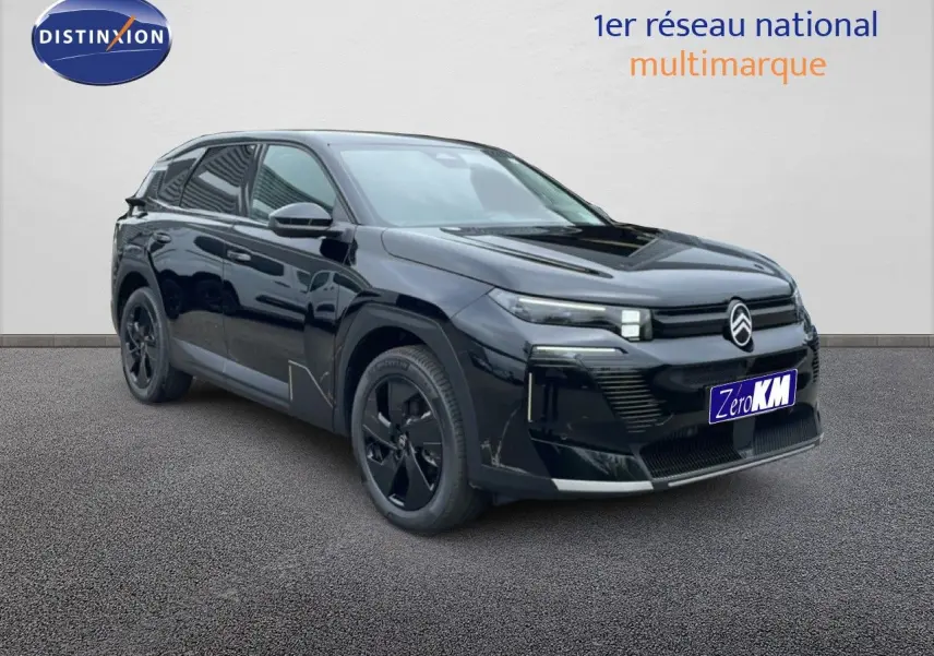 Citroën C5 Aircross noir perle métal en 3/4 avant droit, avec jantes noires et calandre moderne.