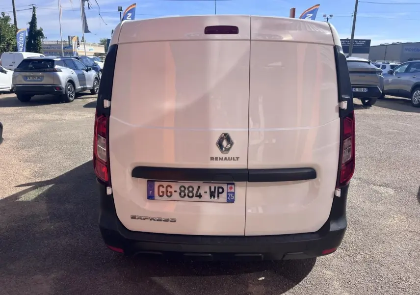 Vue arrière du Renault Express Van blanc Glacier 2022 avec porte arrière double et logo Renault visible.