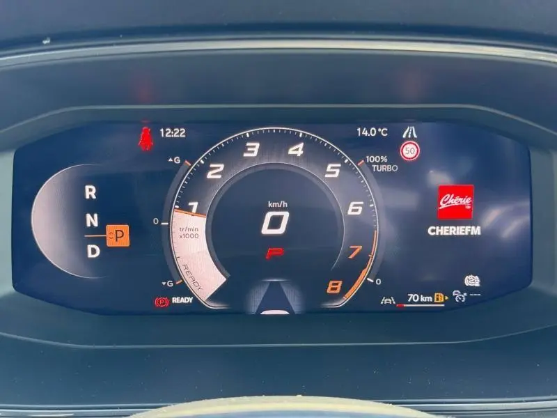 Affichage numérique du tableau de bord du CUPRA Formentor 1.5 eTSI Hybrid 2025, montrant la vitesse à 0 km/h et mode parking.