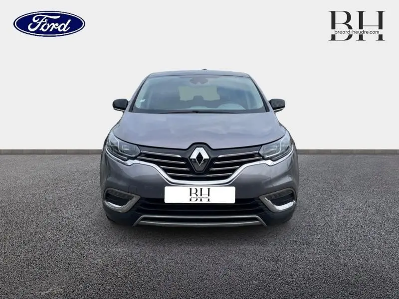 Vue de face du Renault Espace gris Cassiopée 2017 avec calandre chromée et phares LED intégrés.