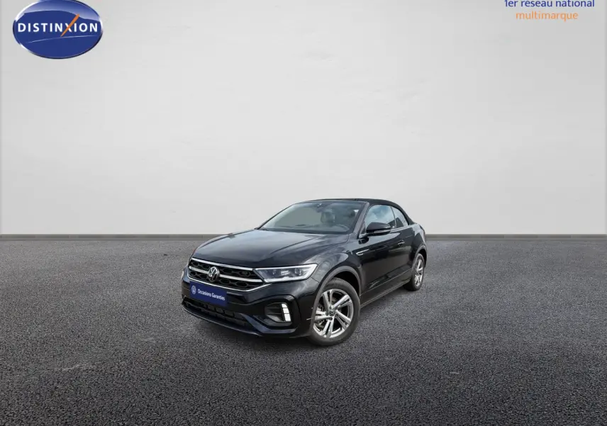 Volkswagen T-Roc Cabriolet noir vue 3/4 avant droit avec jantes alliage et toit fermé sur fond neutre.