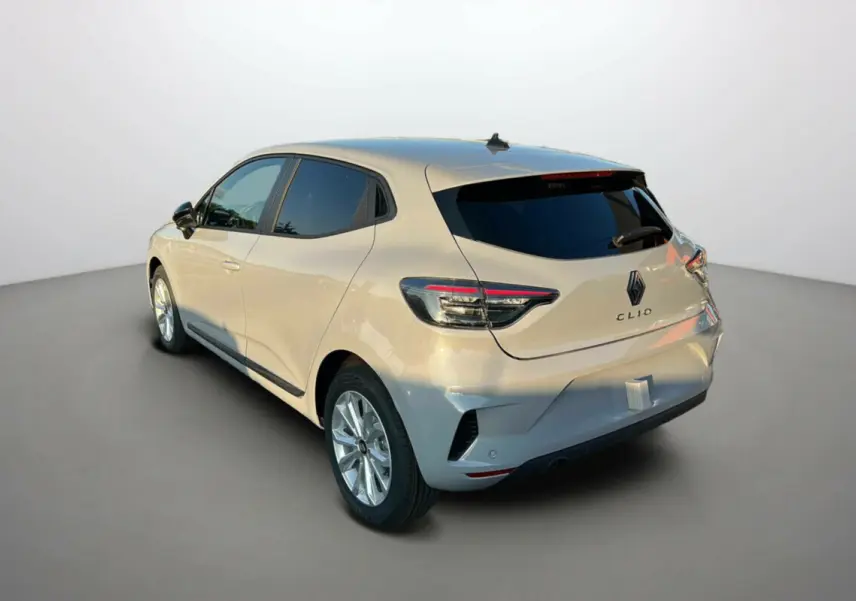 Renault Clio DCI 100 Evolution Camera 2025 gris rafale vue 3/4 arrière côté gauche avec feux arrière LED.