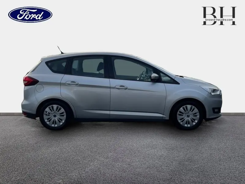 Vue de profil côté gauche d'une Ford C-MAX gris lunaire 2018 avec jantes en alliage et vitres teintées.