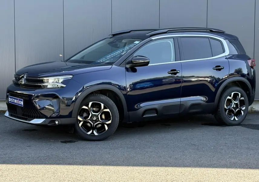 Citroën C5 Aircross Hybrid bleu Eclipse en vue de profil côté gauche, avec jantes alliage bi-ton et barres de toit noires.