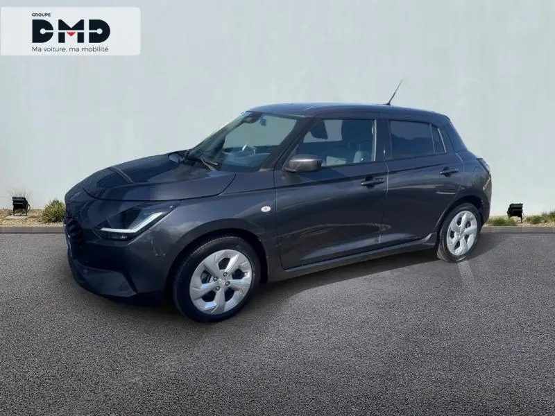 Suzuki Swift 1.2 Hybrid 83ch Privilège gris Mineral Gray Metal vue 3/4 avant côté gauche, jantes alu visibles.