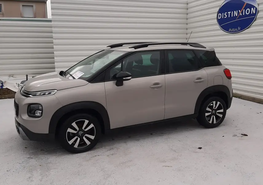Citroën C3 Aircross sable métal vue de profil côté gauche, avec toit noir et jantes distinctives.